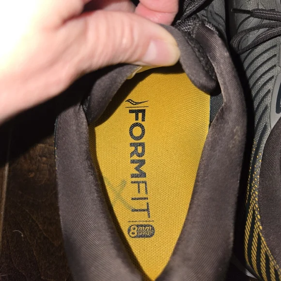 Euc SAUCONY Men\'s Gray and Yellow Running Shoes Size 9.5 Amazon.com | Saucony Men main image 2